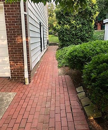 2nd image of 305 Mineola Ave