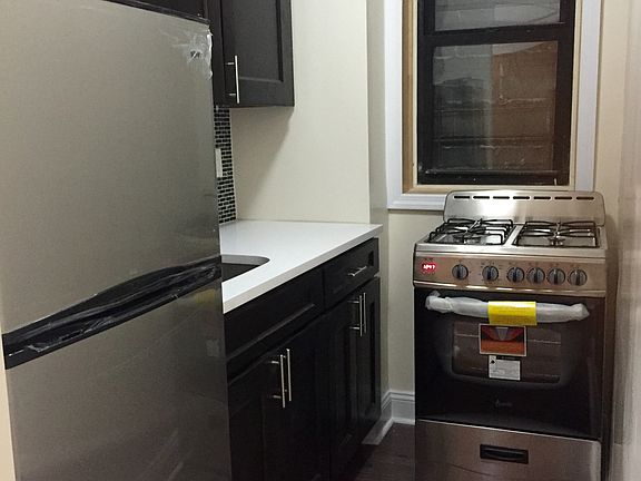 4th image of 985 Ocean Ave APT 1E