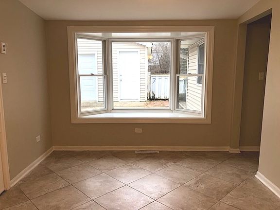 3rd image of 36139 N Edgewood Dr