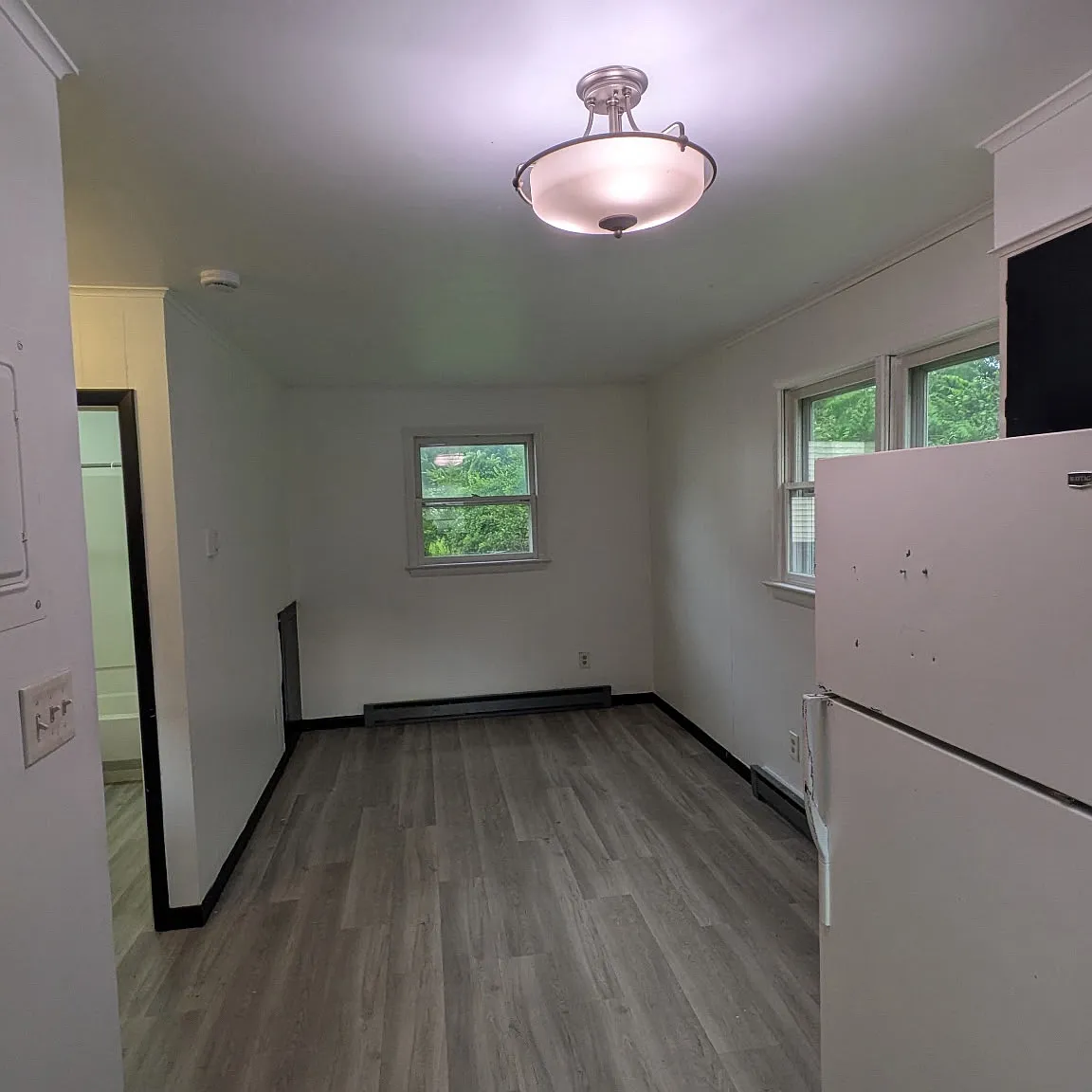 Studio, $1,000 — Photo 1