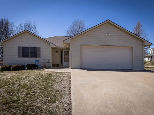 125 Shelby Dr, Holton, KS 66436