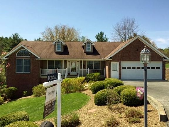 3rd image of 206 Lamplighter Dr