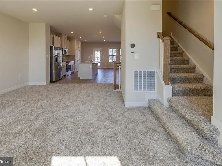 9390 Tanfield Dr — Photo 25