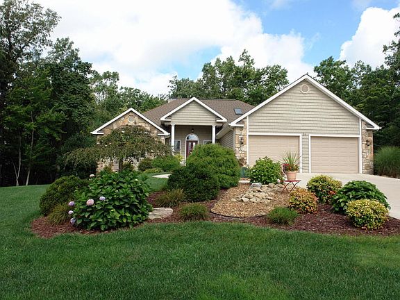 4th image of 24 Hemlock Ct