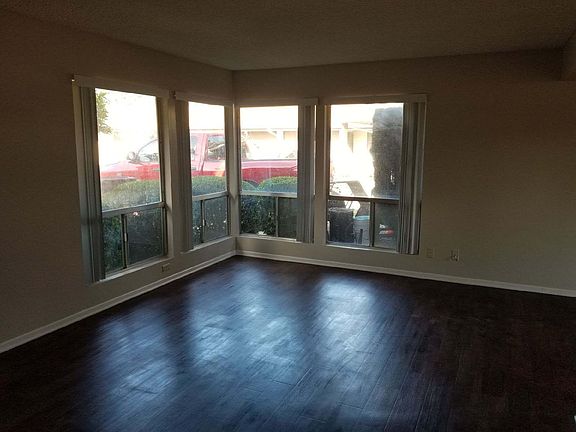 5th image of 41895 Briarwood Ave