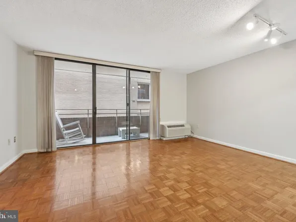 2141 Washington Cir NW #P-401, Washington, DC 20037
