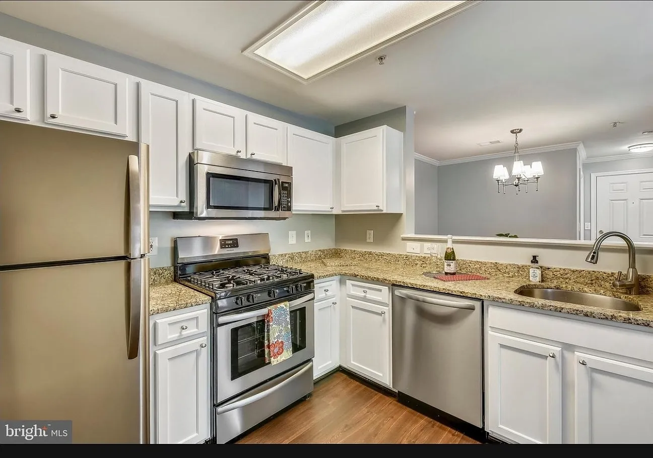 2 bed, 1085 sqft, $2,590 — Photo 4