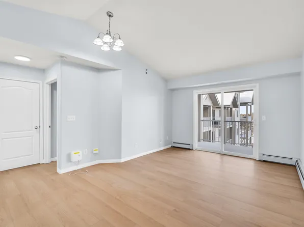 7511 171st St NW #530, Edmonton, AB T5T 6S7