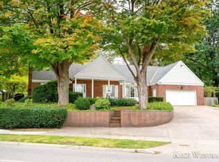 324 E 16th St, Holland, MI 49423