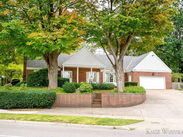 324 E 16th St, Holland, MI 49423