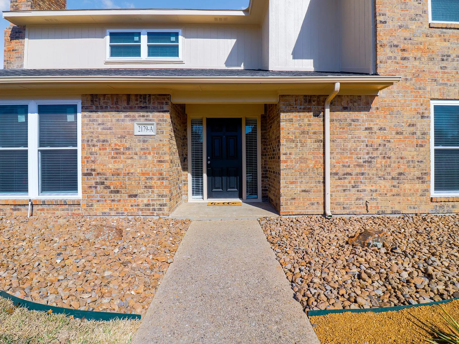 3 bed, 2.5 bath, 1821 sqft, $2,750 — Photo 2