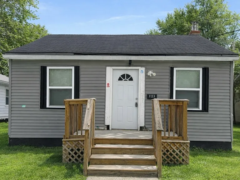 1123 Island Ave — Photo 1