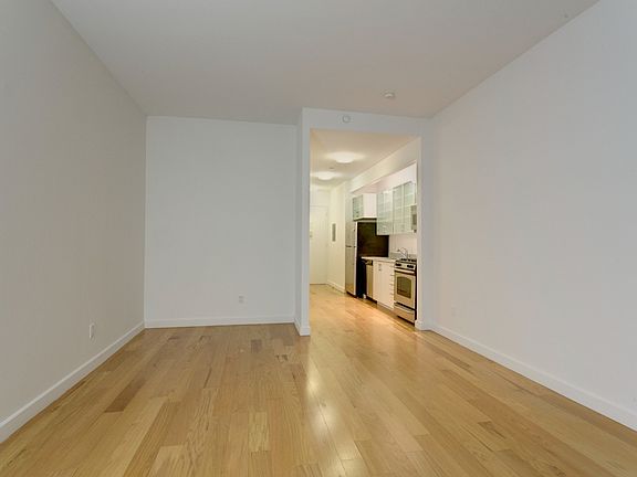 5th image of 37 Wall St APT 19E