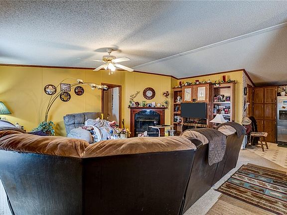 4th image of 230 Sun View Rd