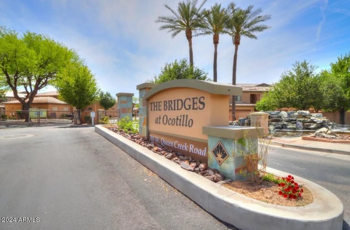 3 bed, 2.5 bath, 1708 sqft, $2,595 — Photo 2