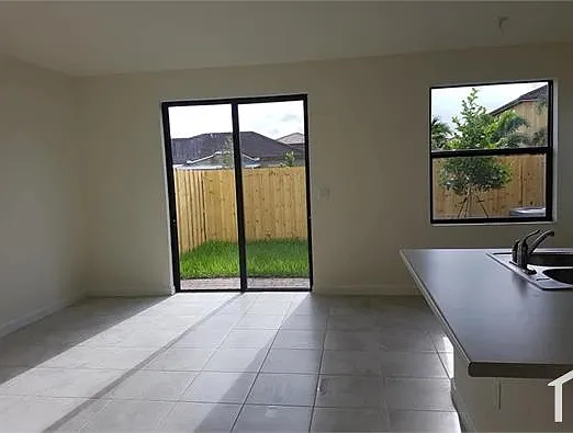 18431 NW 89th Ct — Photo 3