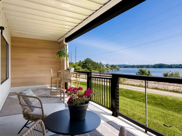 225 E 17th St #1-B, Traverse City, MI 49684