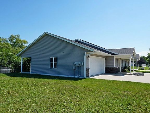 2nd image of 815 Parkside Ln