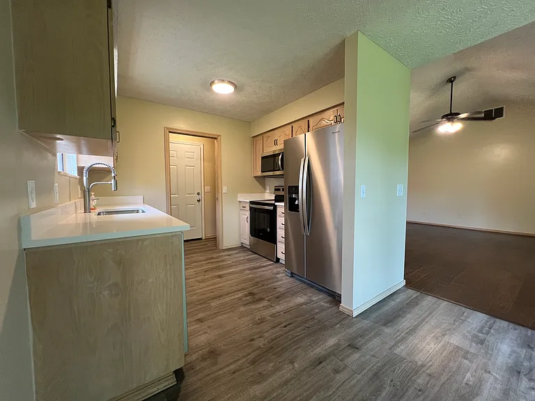 1538 S Saint Marys Ave — Photo 6