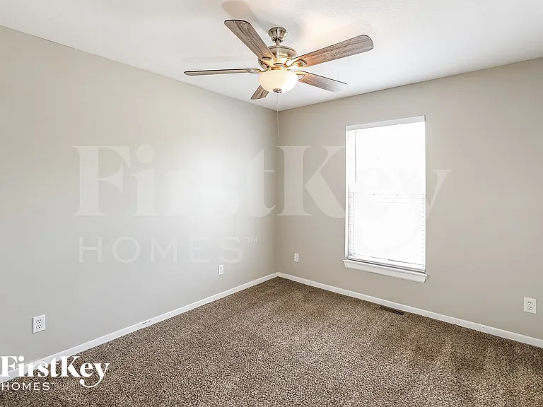904 E Madelyn Dr — Photo 14