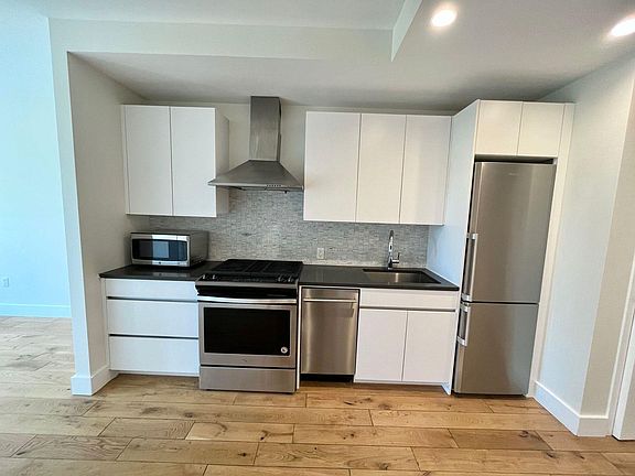 4th image of 504 Myrtle Ave APT 5F