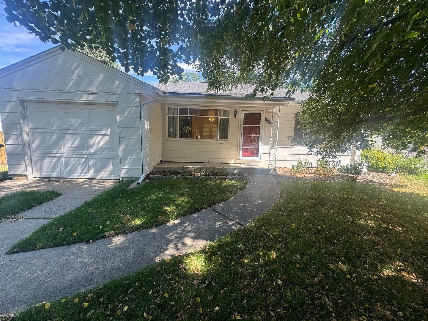 2 Bed 1 bath Home in Wellshire Neighborhood — Photo 1