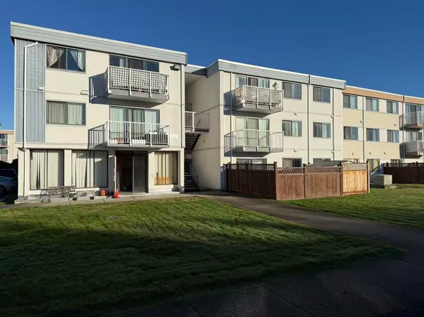 7260 Lindsay Rd #302, Richmond, BC V7C 2P5