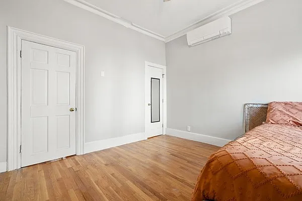 673 E 8th St #1 — Photo 7