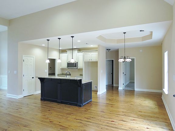 4th image of 156 Hidden Creek Cir