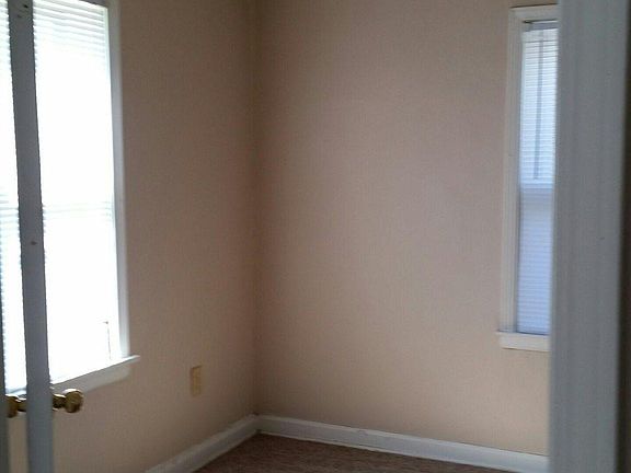5th image of 2453 Foltz St
