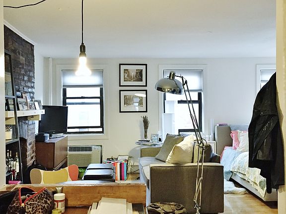 3rd image of 186 Prince St APT 2