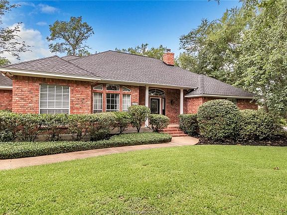 3rd image of 4708 Saint Andrews Dr