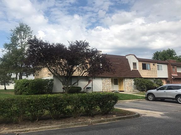3rd image of 222 Pointe Cir N