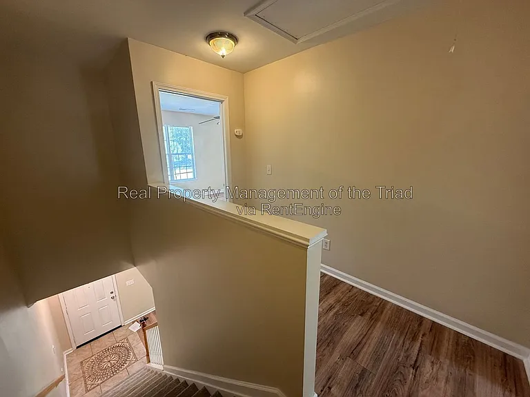 1258 Burton Ave — Photo 6