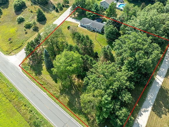 3rd image of 14239 Wildwood Dr