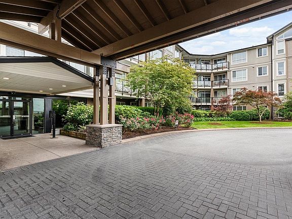 3rd image of 32729 Garibaldi Dr #208