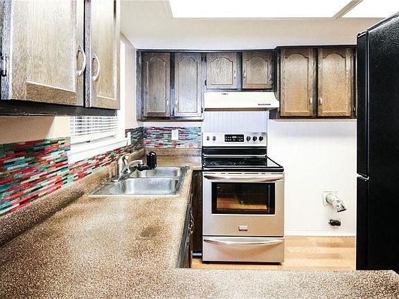 4th image of 712 Garden View Dr