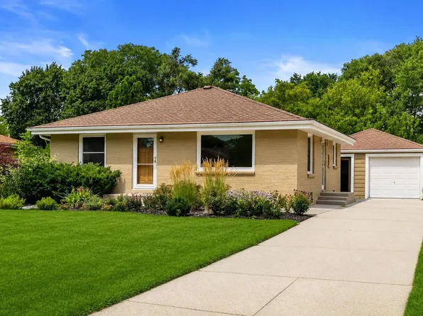 11004 W Wisconsin AVENUE, Wauwatosa, WI 53226