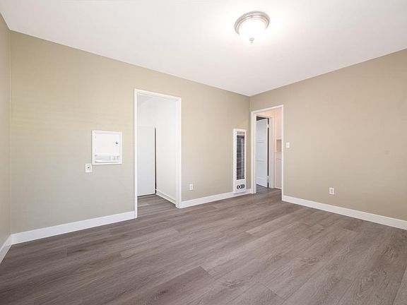 3rd image of 3313 Herman Ave