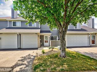 491 Mission Hills Way E, Chanhassen, MN 55317