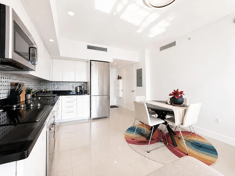 92 SW 3rd St #1508 — Photo 8