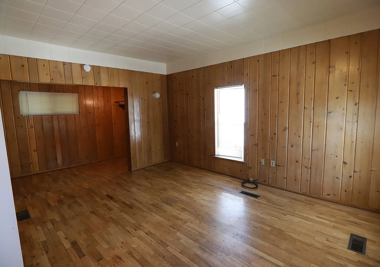 411 Smith — Photo 3