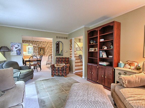 3rd image of 16280 Winchester Dr
