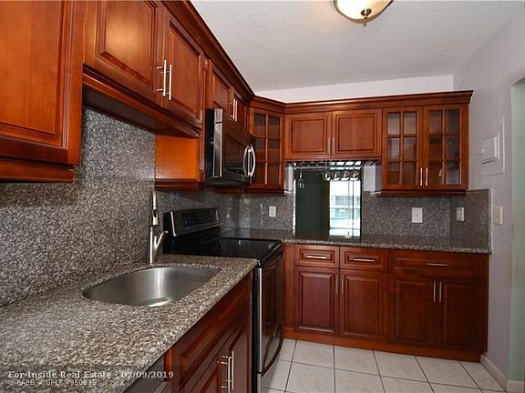 3rd image of 1951 NE 39th St APT 352
