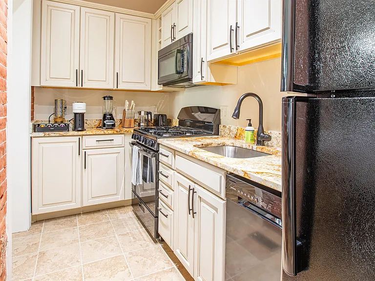 262 S Winebiddle St #4 — Photo 32