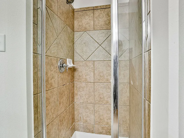 9921 Delamere Dr — Photo 27