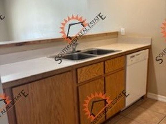 5th image of 1024 Fairmont Ct #B