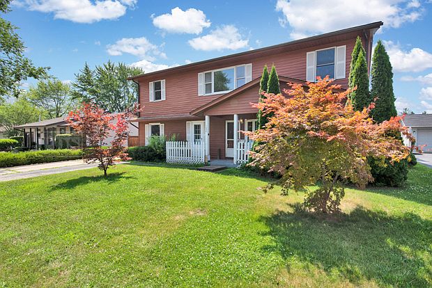 2nd image of 1058 Carpenter Ct