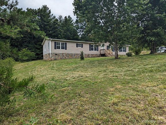 2nd image of 1621 Hillhaven Cir