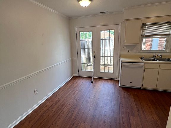 5th image of 104 Dominion Ct
